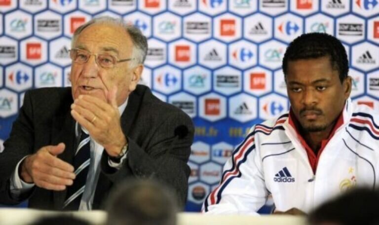 Evra e il presidente della FFF in conferenza stampa a Knysna, nel 2010.